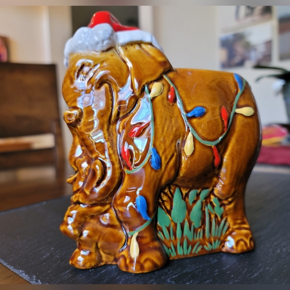 DISNEY- Trader Sam’s Grog Grotto- Holiday Elephant – 1st Edition - EXCLUSIVE !! - Picture 10 of 15
